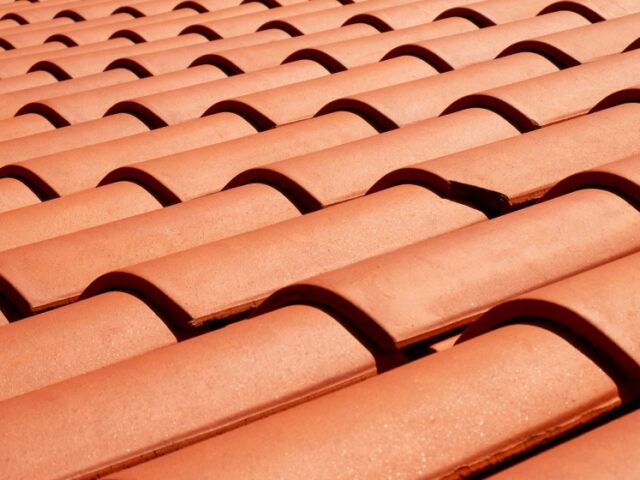 El 58% de las cubiertas inclinadas en España se construyeron con teja cerámica en 2021